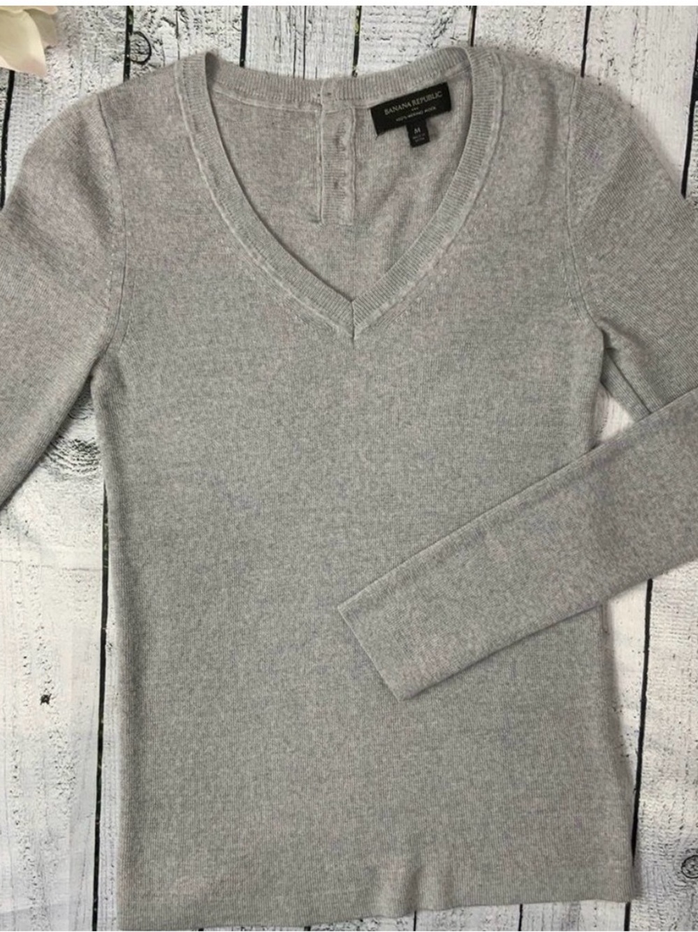 Banana Republic 100% merino wool V-Neck sweater